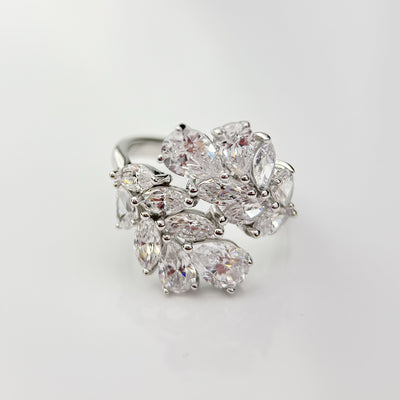 AuraBelle 925 silver ring inlaid with artificial zircon leaf style fashionable and versatile
