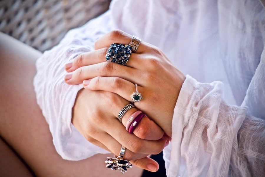 Jewelry and spirituality: When gemstones become the energy anchor of life